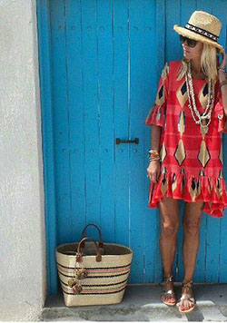 Trajes de vacaciones en la playa: ¡un vestido colorido, un sombrero de paja y un bolso para unas vacaciones de verano! Verano perfecto...: Trajes de vacaciones en la playa,  traje de playa,  Trajes estampados  