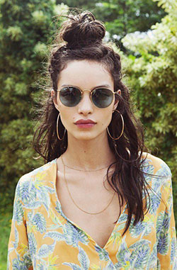 Moño alto estilo hippie: 