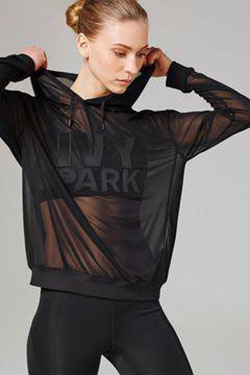 Ideas de ropa para el gimnasio: sudadera con capucha de malla transparente de Ivy Park: 