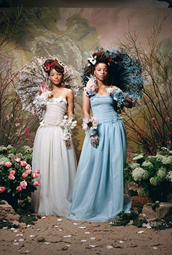 Danai Gurira, Chloe X Halle y Tessa Thompson para la colección Otoño 2018 de Rodarte.: 