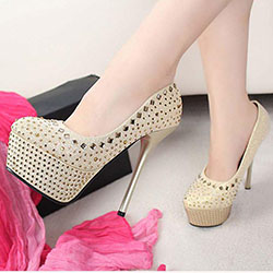 Bombas de tacón alto. Designer Bridal Designs 2019 Últimos zapatos y tacones elegantes para niñas: tacones altos,  Zapato de tacón alto,  Zapato de salón,  Tacón de aguja,  Ideas de tacón alto,  Las mejores ideas de tacones de aguja,  cristiano louboutin  
