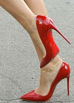 Tacones altos de charol. Tacones y bomba asombrosamente baratos 2019: Zapato de tacón alto,  Zapato de salón,  Tacón de aguja,  Ideas de tacón alto,  Las mejores ideas de tacones de aguja,  Zapatos sexys,  Zapatos  
