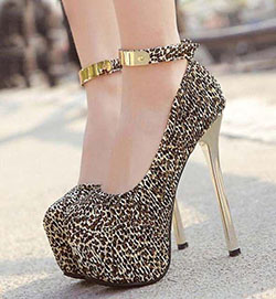 Bapu Biru Vategaonkar. Zapatos de salón con correa en el tobillo Leopard Club para la mujer moderna: trajes de fiesta,  Zapato de tacón alto,  Tacón de aguja,  Ideas de tacón alto,  Las mejores ideas de tacones de aguja,  Zapato plataforma  