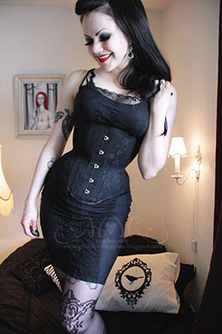 Subcultura gótica, era victoriana: corsé, blog, blogger, imagen: chica pin-up,  ropa de maternidad,  moda gótica,  conjuntos de vestido gótico  