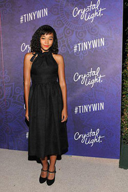 Pequeño vestido negro. Celebración de los nominados al Emmy de las mujeres en el cine y variedades: vestidos de alfombra roja,  Niños mártires,  El poder de Stenberg,  Fotos de poder  