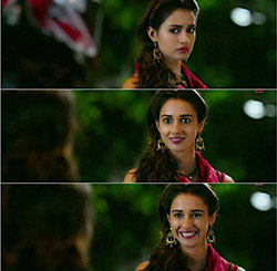 disha-patani-sonrisa: Disha Patani  