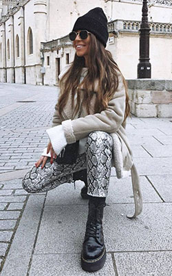 Adorable estilo femenino chic de otoño.: 