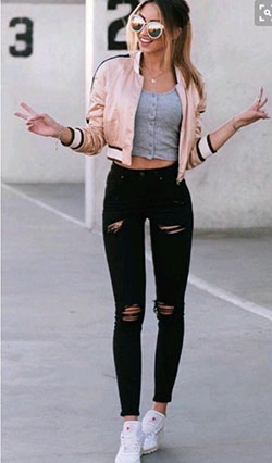 Outfit Con Jeans Negros Primavera: Conjunto De Vaqueros Negros,  top corto  