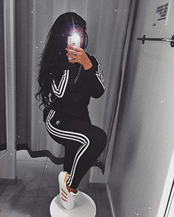 Outfits de baddie con pantalones adidas: Trajes Deportivos,  adidas yeezy,  Joggers adidas  