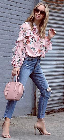 Jeans rotos y blusa: Pantalones rasgados,  Zapato de tacón alto,  Vaqueros de cintura alta  