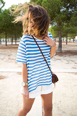 Vestido camiseta de rayas azules y blancas: Ideas de atuendos a rayas  