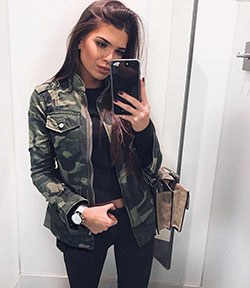 Chaqueta militar con top negro: camisas,  chaqueta de vuelo,  camuflaje militar,  Ideas de atuendos militares  