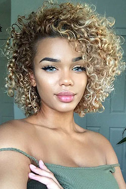 Peinados de tejido rizado para mujeres africanas negras: Cabello con textura afro,  Cuidado del cabello,  Pelo corto y rizado  