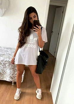 Vestido estilo camiseta oversize de calle: Alfiler de solapa,  Los Mejores Atuendos,  Traje de camiseta  