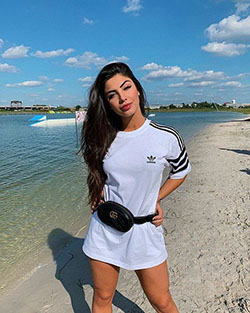 Vestido camiseta oversize con cinturón: Fotografía de moda,  Traje de camiseta  