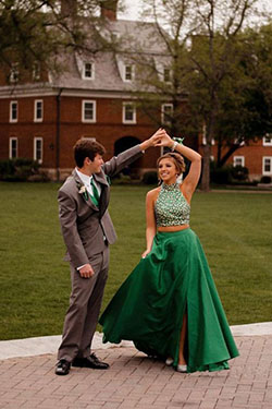 Ideas para fotos de baile de graduación: Vestido de noche,  Camisa sin mangas,  trajes de pareja,  Ropa formal  
