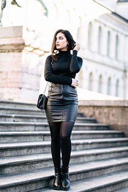 Morena con falda de cuero, falda lápiz: cuello polo,  Falda de tubo,  Falda de cuero,  Cuero artificial,  Ropa de cuero,  Trajes De Vestido Negro  