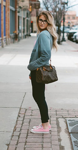 Encuentre más ideas para trajes de chica universitaria, Ropa casual: Atuendos De Yoga  
