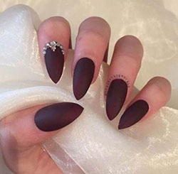 Uñas stiletto burdeos mate, Uñas artificiales: Esmalte de uñas,  Arte de uñas,  Uñas de gel,  Uñas postizas  