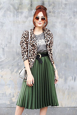Great outfit ideas for 2019 look saia plissada, Ropa casual: camisas,  Falda de patinadora,  Trajes De Falda,  falda midi,  Atuendos Informales  