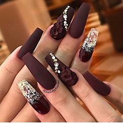 Uñas de ataúd burdeos con pedrería.: Esmalte de uñas,  Arte de uñas,  Uñas de gel,  Uñas postizas  