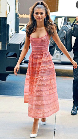 Mi elegante y genial vestido de calle zendaya, vestido floral: Vestido de vendajes,  vestido largo,  Estilo callejero,  Estilo de celebridad  
