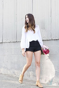 Ideas relacionadas con modelo de moda, Top corto: Pantalones cortos negros  