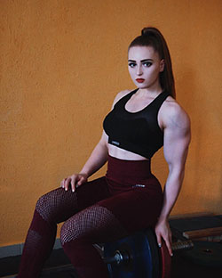 Diseños más anhelados Mujer angelical, Músculo tríceps braquial: edificio del cuerpo femenino,  Julia Vins  