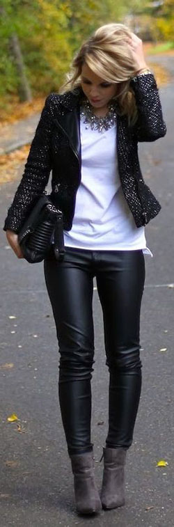 Outfits con pantalón efecto cuero, Ropa casual: trajes de invierno,  Chaqueta de cuero,  Trajes De Legging,  Atuendos Informales  