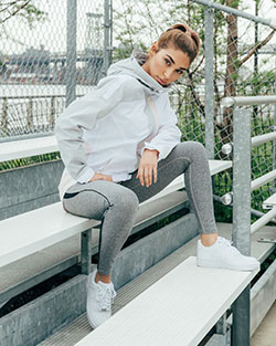 Chantel jeffries con capucha: Chantel Jeffries,  Trajes De Legging  