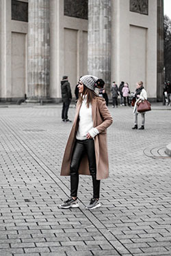 Prueba estas increíbles puertas de brandenburgo, cuello de polo: trajes de invierno,  cuello polo,  blogger de moda,  Atuendo Con Zapatillas  
