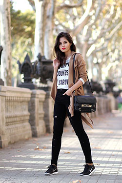 zapatos nike negros: gabardina,  Atuendo Con Zapatillas,  ZAPATILLAS DE MODA,  nike roshe,  Atuendos Informales  