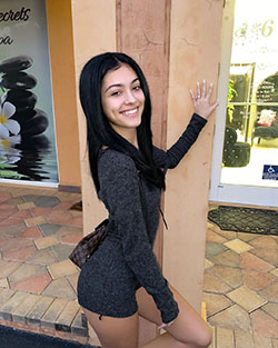 America's Most Desired Malu Treveza ౨౧ Noviembre, m m ment: Hasta Luego,  buena treveza,  celebridad de Internet,  Luna Llena  