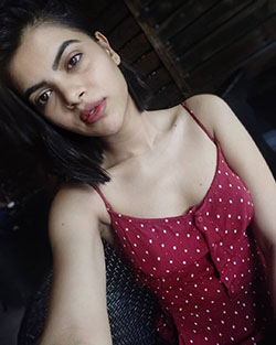Rhea Insha Instagram, Selfie Cat y Photo shoot: chica pin-up,  modelo,  Sesión de fotos,  Modelos calientes de Instagram  