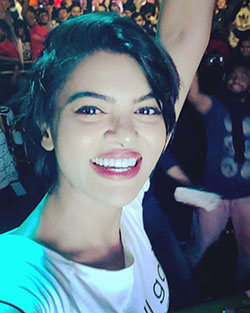 Rhea Insha Instagram, Black hair y Brown hair: Pelo largo,  Pelo castaño,  pelo negro,  Modelos calientes de Instagram  