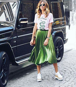 Uno debería ver estas modernas faldas plisadas, Falda Midi: Trajes De Falda,  falda midi  