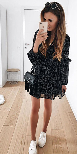 Everyone to check fashion model, Little black dress: Selena Gomez,  Spring Outfits  