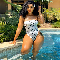 Ideas de chica corta para bikini kim kholiwe: Modelos calientes de Instagram  