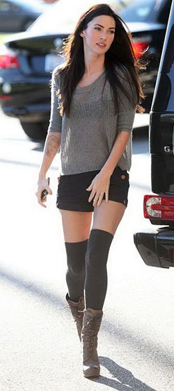 Consejos casuales para la calle Megan Fox, Megan Fox: traje de mameluco,  Pantalones cortos negros,  Estilo callejero  