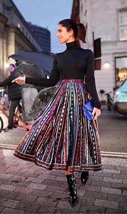 Cuello alto y falda plisada, Cuello polo: cuello polo,  Trajes De Falda,  Ropa formal,  Falda plisada  