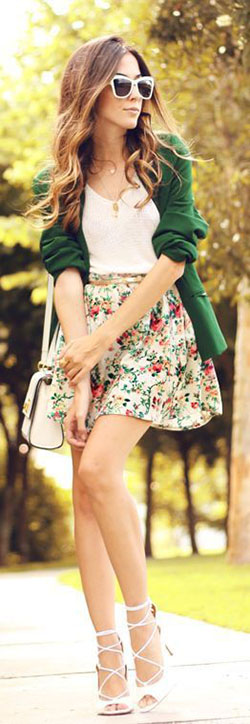 Look sport casual mujer, Ropa casual: Trajes De Falda,  ropa informal,  falda de flores,  Estilo callejero,  Atuendos Informales  
