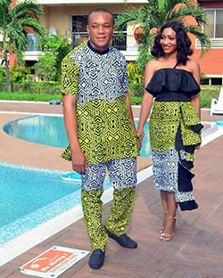 Estilos de moda de ankara para parejas.: camarones asos,  Atuendos Informales,  Trajes de pareja a juego  