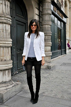 Lindos looks alternativos cuidadosamente seleccionados de Emmanuelle, editor en jefe: Estilo callejero,  Vogue París,  Pantalones cortos negros,  Fotografía de moda  