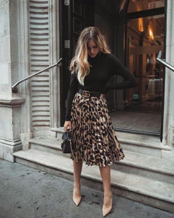 El conjunto de falda de leopardo más deseable de To 50, Animal print: Informal de negocios,  Huella animal,  Trajes De Falda,  Bota de combate,  Atuendos Informales  