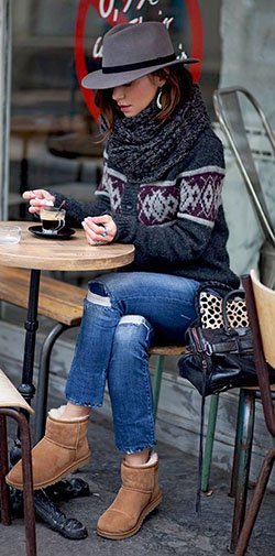 Obtenga más ideas sobre el look de uggs, ropa casual: Pantalones rasgados,  botas ugg,  Bota de nieve,  Botas de piel de oveja,  Atuendos Informales,  Atuendos Con Botas Ugg  