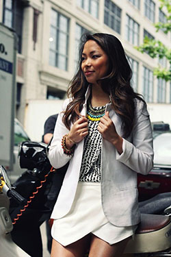 Outfits con Falda Asimétrica, Moda Callejera: Trajes De Falda,  Estilo callejero  