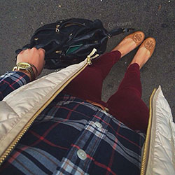 Maravillosas ideas de trajes de pantalones burdeos para una apariencia profesional: Atuendos Informales,  Conjunto de pantalones burdeos de moda  