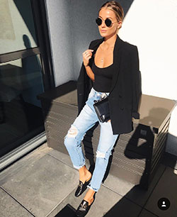 Body negro con jeans, Zapato de tacón: Atuendos Informales,  Pantalones rasgados,  Zapato de tacón alto,  Tacón de aguja,  Body  