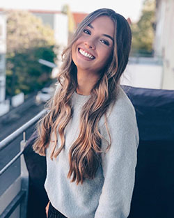 Amelie Weissenberger Instagram, Hair coloring y Brown hair: Pelo largo,  Ideas para teñir el cabello,  Pelo castaño,  Sesión de fotos,  pelo negro,  Amélie Weissenberger  