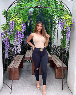 Los consejos estadounidenses más admirados para nova fashion instagram, Fashion Nova: Pantalones ajustados,  blogger de moda,  gabardina,  Nova de la moda,  Trajes de fiesta universitaria  